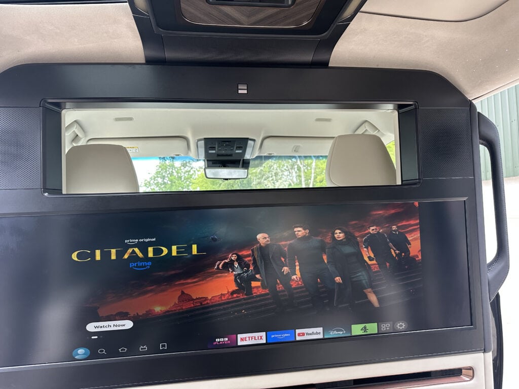 Lexus LM Signature TV and Media