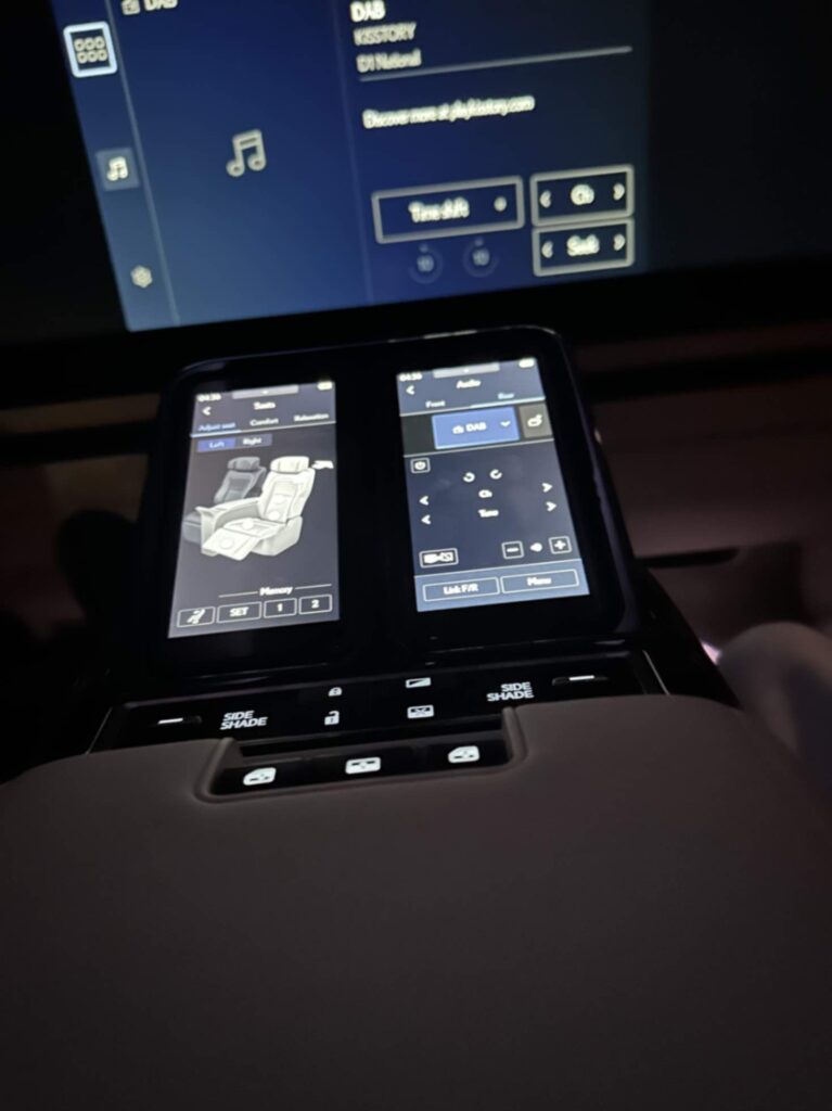 Lexus Signature rear comfort remotes