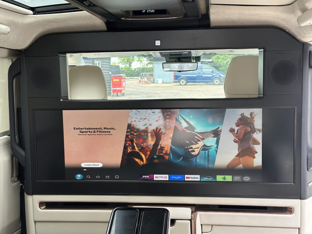 Lexus LM Signature TV